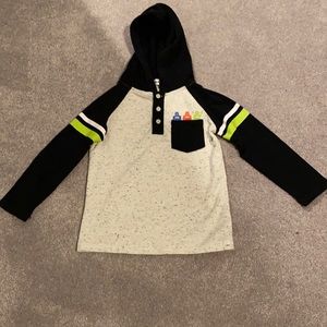 Boys size 4T long sleeve hooded shirt